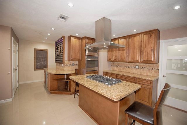 4714 Widerop Lane, Friendswood, TX 77546