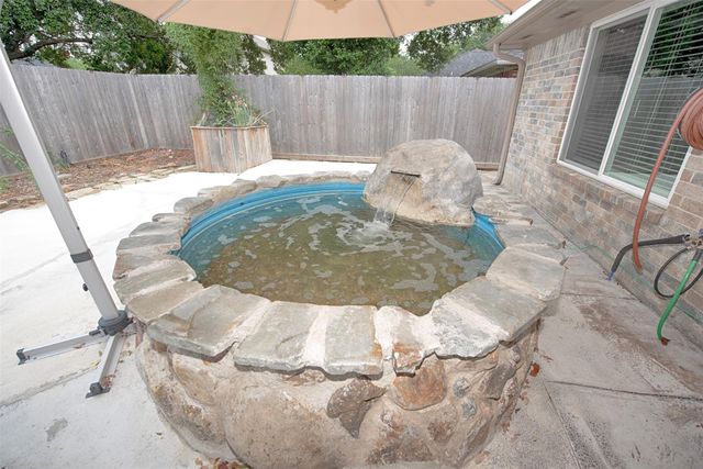 4714 Widerop Lane, Friendswood, TX 77546