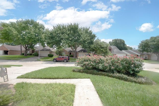 4714 Widerop Lane, Friendswood, TX 77546