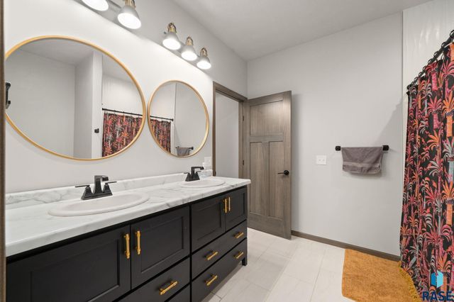 5312 S Chinook Ave Avenue, Sioux Falls, SD 57108