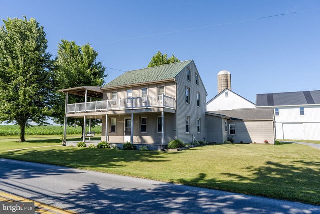 680 N RAILROAD AVE, New Holland, PA 17557