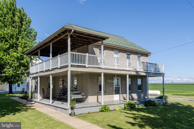 680 N RAILROAD AVE, New Holland, PA 17557