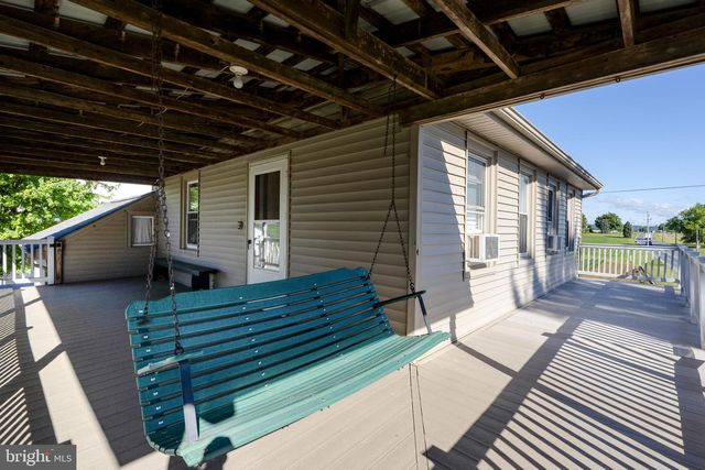 680 N RAILROAD AVE, New Holland, PA 17557