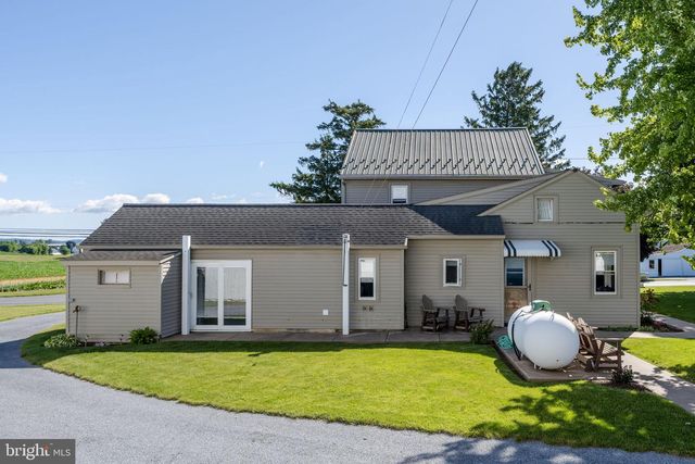 680 N RAILROAD AVE, New Holland, PA 17557