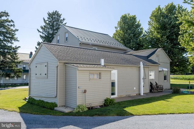 680 N RAILROAD AVE, New Holland, PA 17557