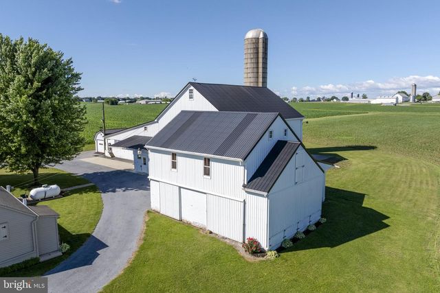 680 N RAILROAD AVE, New Holland, PA 17557