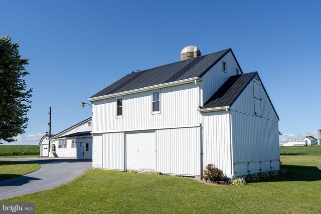 680 N RAILROAD AVE, New Holland, PA 17557