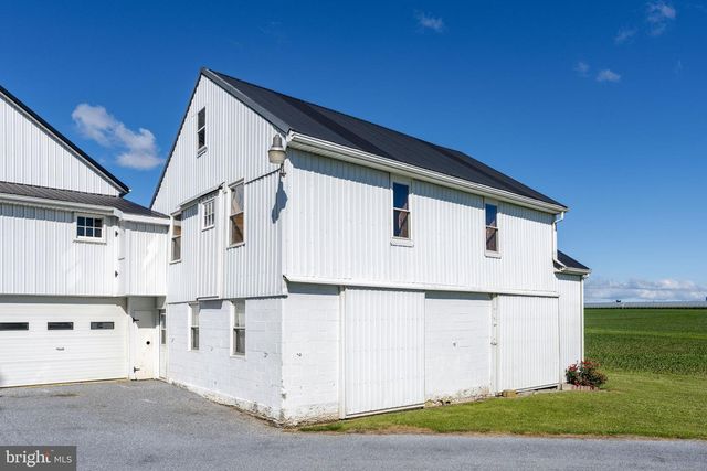 680 N RAILROAD AVE, New Holland, PA 17557
