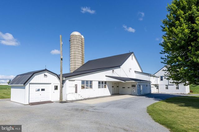 680 N RAILROAD AVE, New Holland, PA 17557