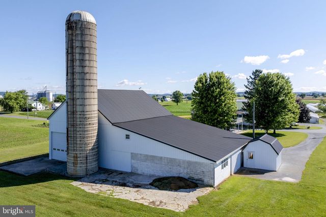 680 N RAILROAD AVE, New Holland, PA 17557