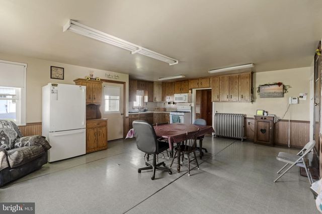 680 N RAILROAD AVE, New Holland, PA 17557