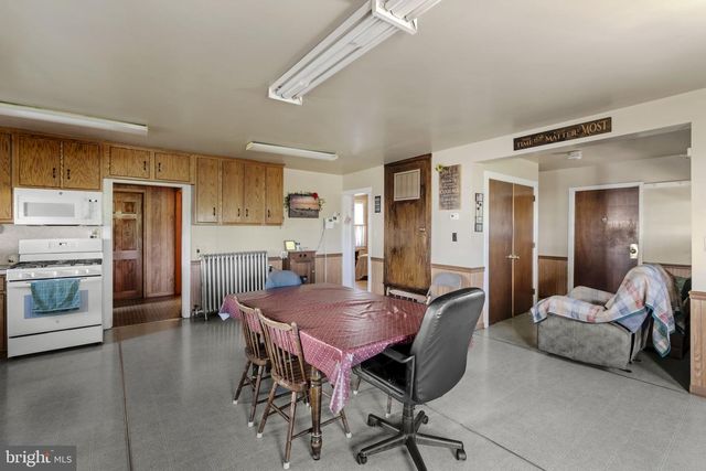 680 N RAILROAD AVE, New Holland, PA 17557
