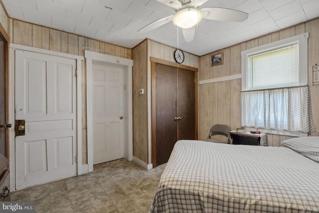 680 N RAILROAD AVE, New Holland, PA 17557