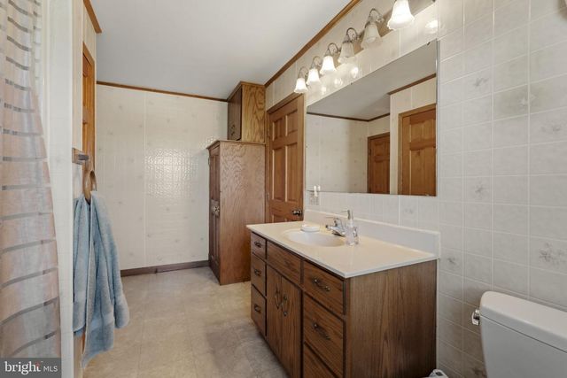 680 N RAILROAD AVE, New Holland, PA 17557