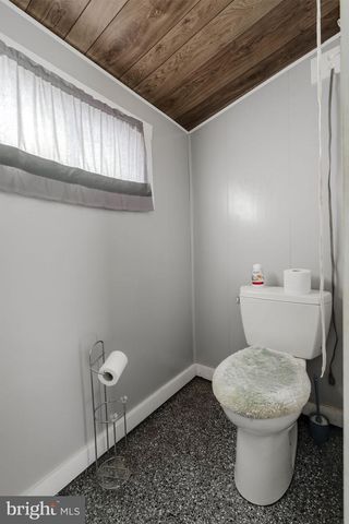 680 N RAILROAD AVE, New Holland, PA 17557