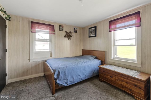 680 N RAILROAD AVE, New Holland, PA 17557
