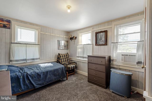 680 N RAILROAD AVE, New Holland, PA 17557
