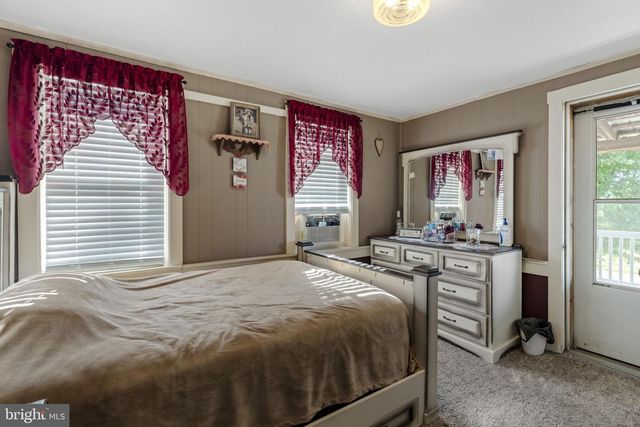 680 N RAILROAD AVE, New Holland, PA 17557
