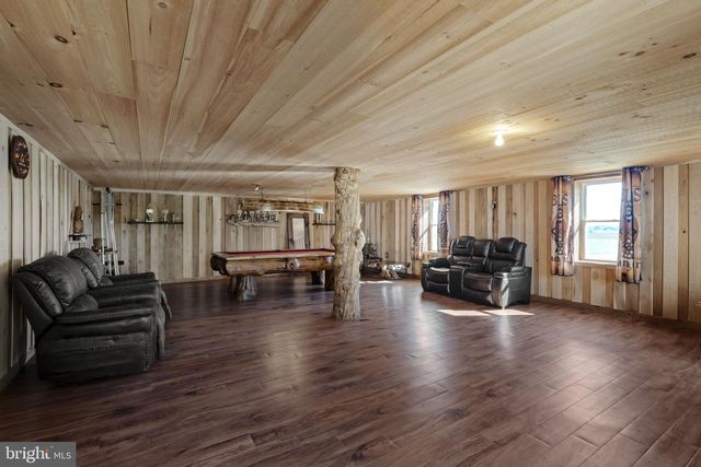 680 N RAILROAD AVE, New Holland, PA 17557