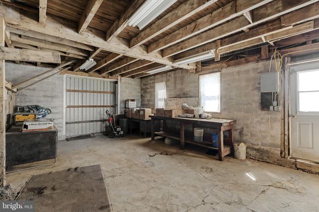 680 N RAILROAD AVE, New Holland, PA 17557