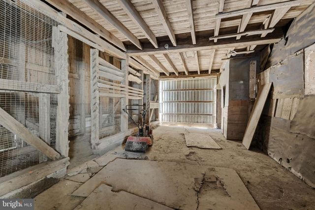 680 N RAILROAD AVE, New Holland, PA 17557