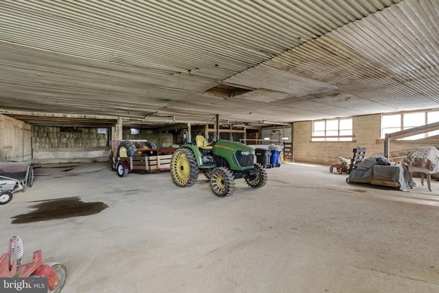 680 N RAILROAD AVE, New Holland, PA 17557
