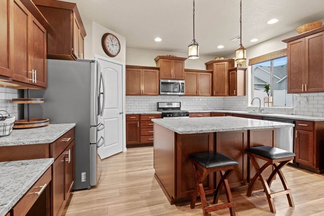 1115 S McMillan Rd, Spokane Valley, WA 99016