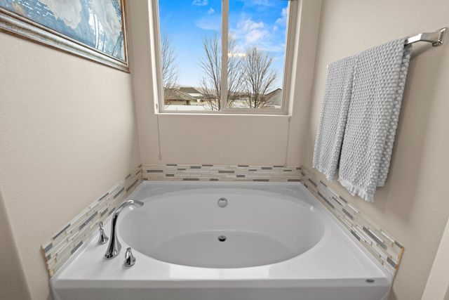 1115 S McMillan Rd, Spokane Valley, WA 99016