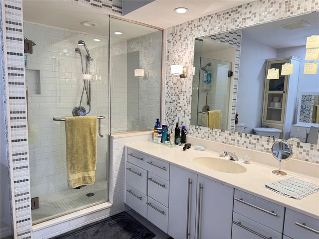 5371 CRESTLAKE BOULEVARD 68, Sarasota, FL 34233