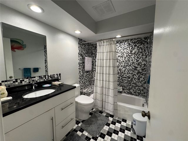 5371 CRESTLAKE BOULEVARD 68, Sarasota, FL 34233