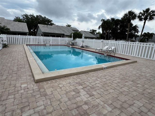 5371 CRESTLAKE BOULEVARD 68, Sarasota, FL 34233