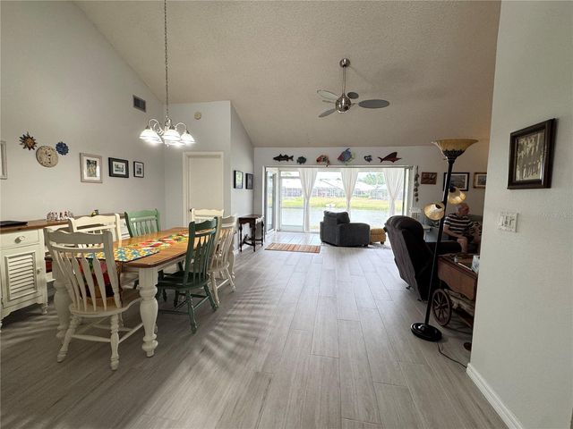 5371 CRESTLAKE BOULEVARD 68, Sarasota, FL 34233