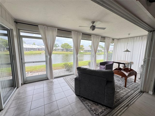 5371 CRESTLAKE BOULEVARD 68, Sarasota, FL 34233