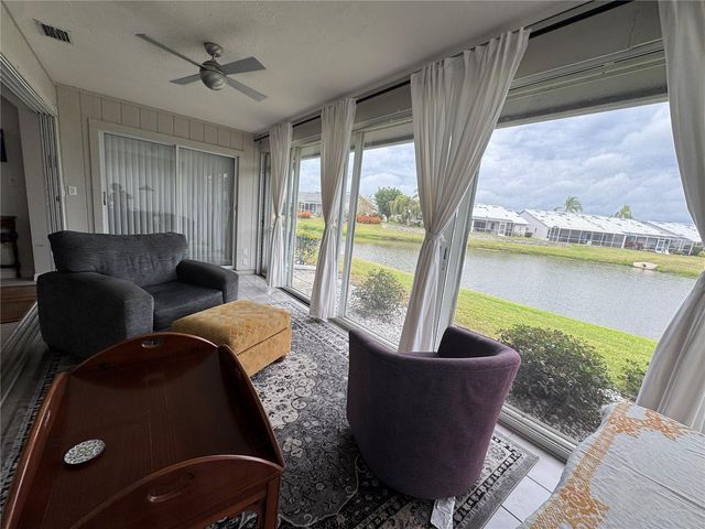 5371 CRESTLAKE BOULEVARD 68, Sarasota, FL 34233