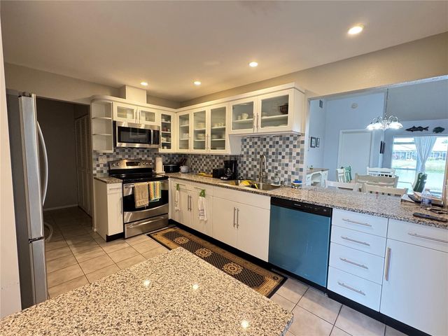 5371 CRESTLAKE BOULEVARD 68, Sarasota, FL 34233