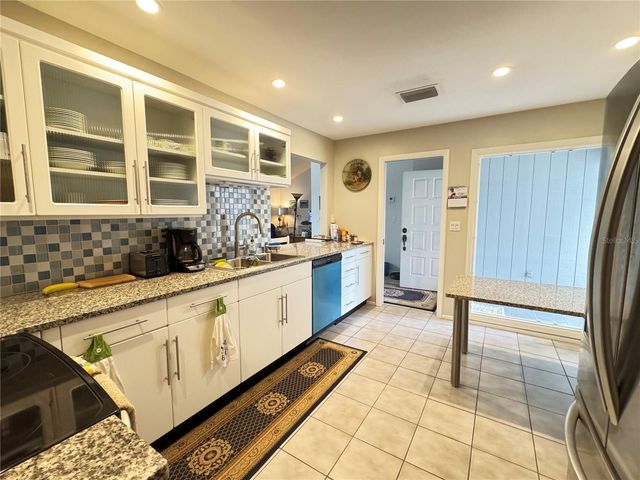 5371 CRESTLAKE BOULEVARD 68, Sarasota, FL 34233