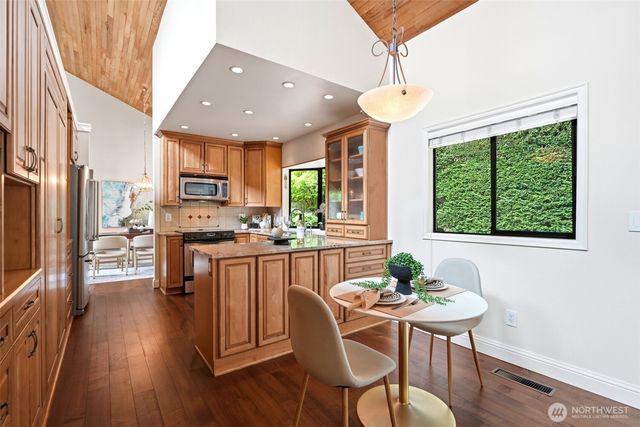 301 128TH Avenue NE, Bellevue, WA 98005