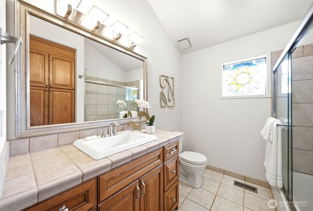 301 128TH Avenue NE, Bellevue, WA 98005
