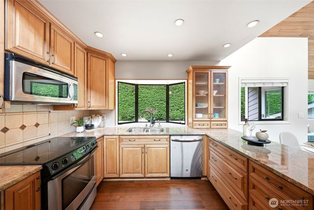 301 128TH Avenue NE, Bellevue, WA 98005