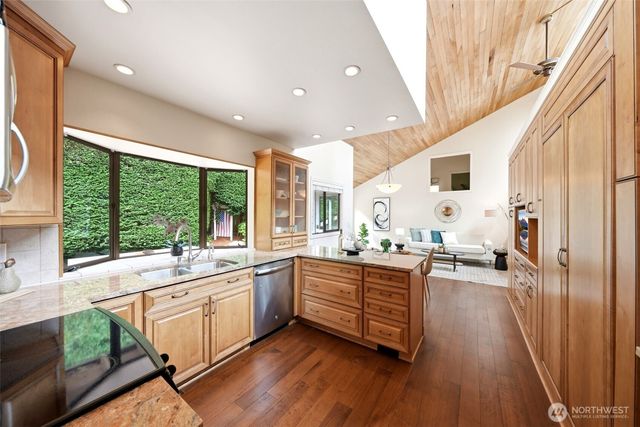 301 128TH Avenue NE, Bellevue, WA 98005