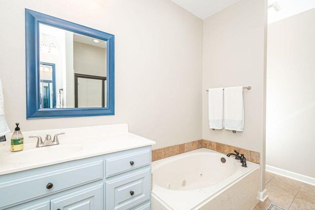 2521 Springhill Village Dr, Bryant, AR 72022