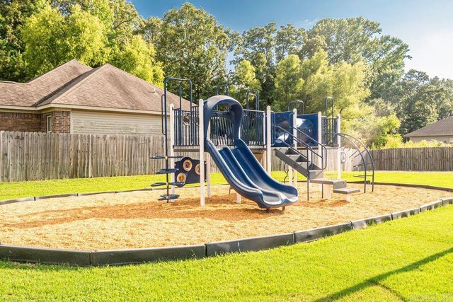 2521 Springhill Village Dr, Bryant, AR 72022