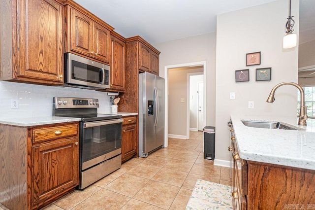 2521 Springhill Village Dr, Bryant, AR 72022