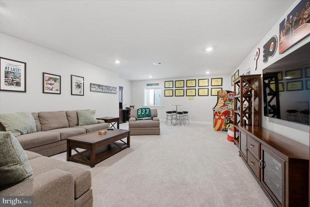 1216 SCULTHORPE DR, West Chester, PA 19380