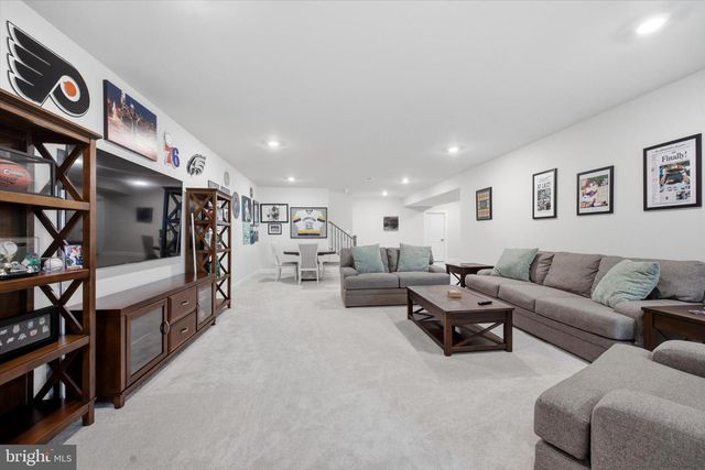 1216 SCULTHORPE DR, West Chester, PA 19380