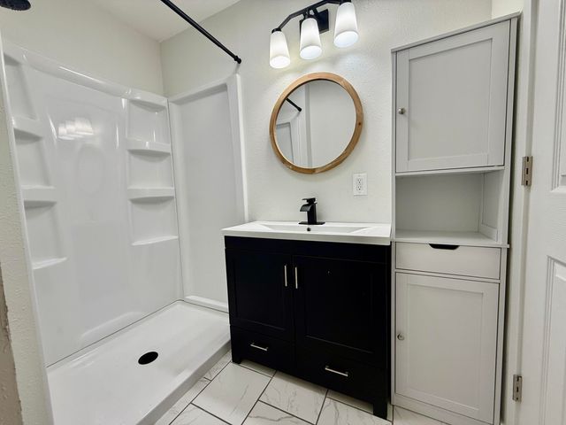 206 E Chestnut Street, Houston, MO 65483