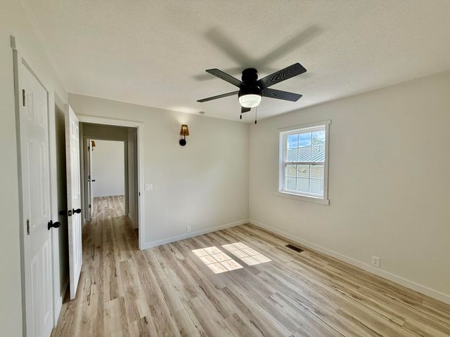 206 E Chestnut Street, Houston, MO 65483