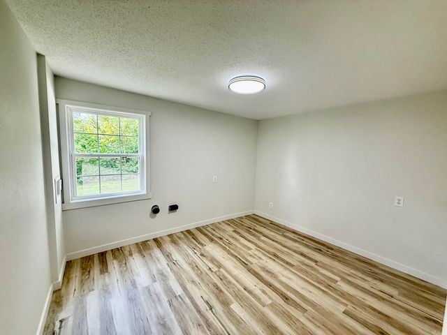 206 E Chestnut Street, Houston, MO 65483