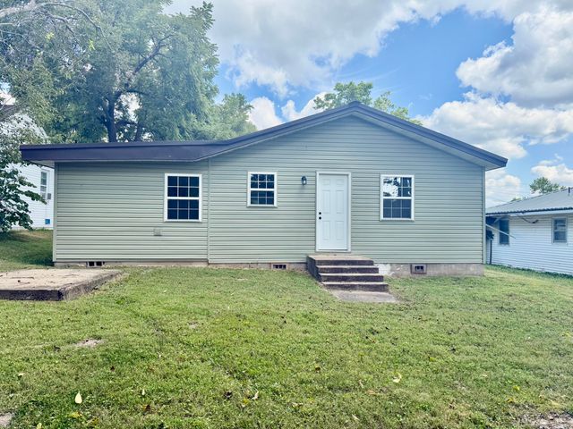 206 E Chestnut Street, Houston, MO 65483