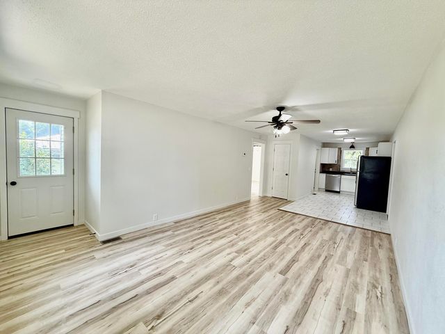 206 E Chestnut Street, Houston, MO 65483